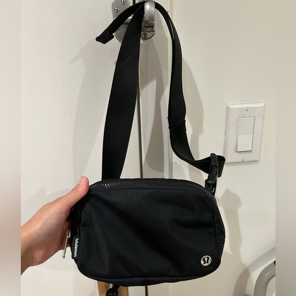 lululemon athletica Handbags - Lululemon black Everywhere Belt Bag 1L